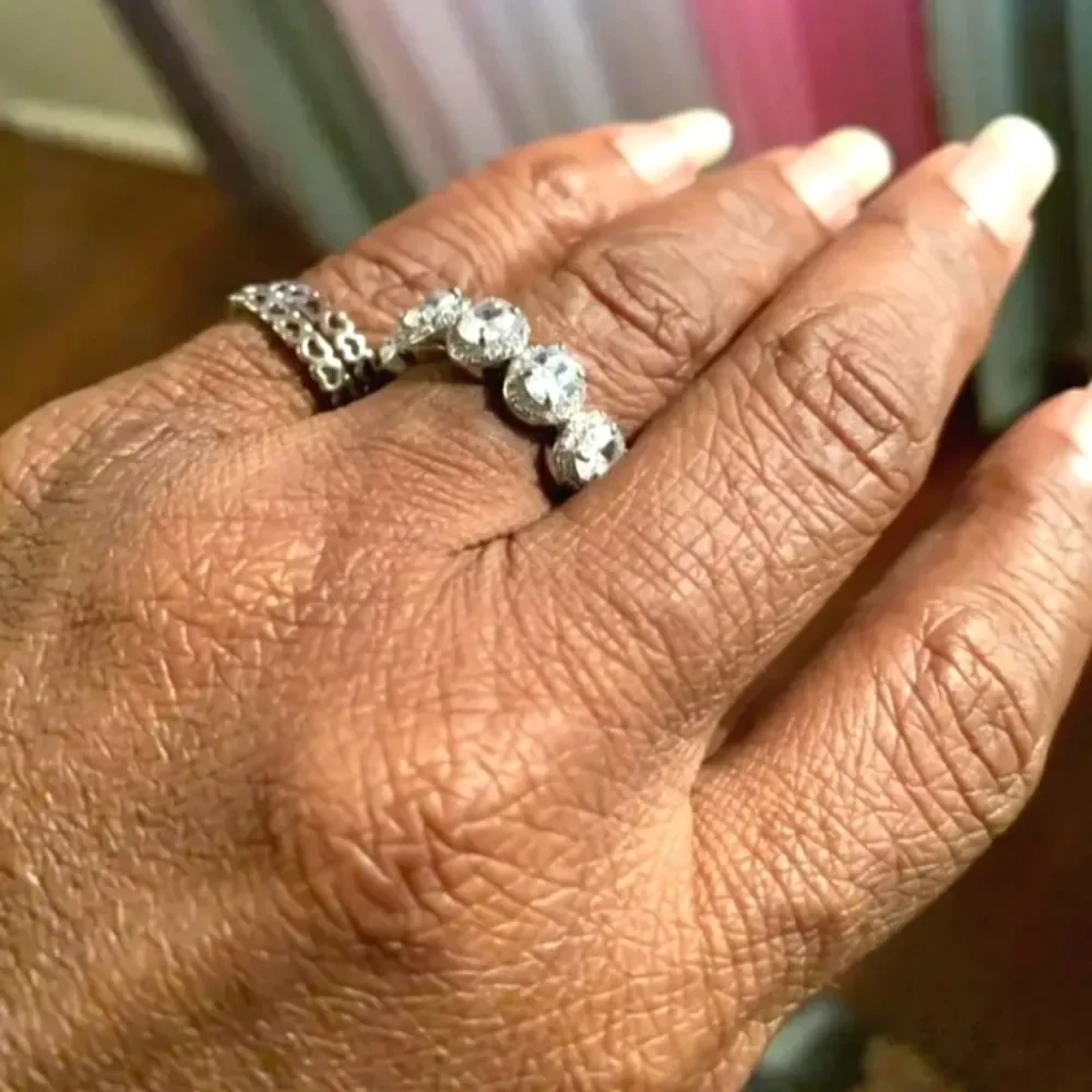 Stunning shiny diamond  wedding ring sz 7